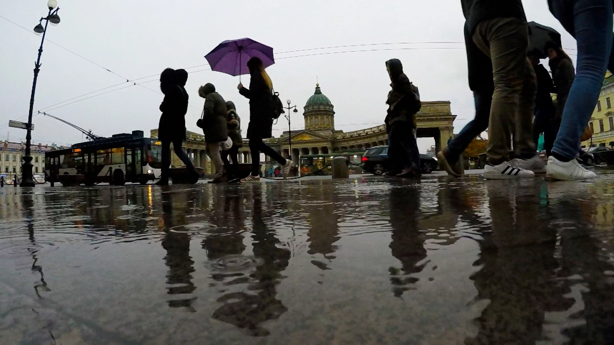 Циклон принесёт в Петербург очень тёплый воздух и сильный дождь - tvspb.ru
