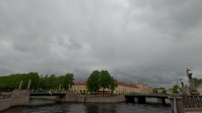 В Петербурге в среду пообещали дожди, грозы и сильный ветер