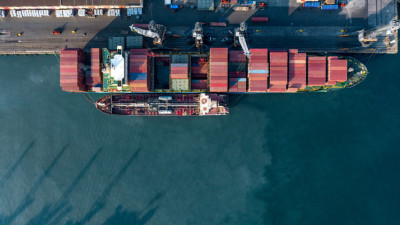 В Петербурге морское судно впервые заправили топливом из отработанного фритюрного масла