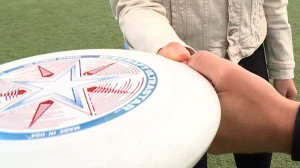 Флаинг диск vs фрисби: как принять участие в соревнованиях с «летающей тарелкой»
