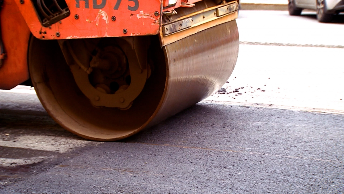Во дворах Петербурга уложили более 330 тысяч квадратных метров асфальта - tvspb.ru