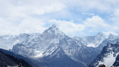 Врач осмотрел альпинистов, сорвавшихся со склона в Северной Осетии