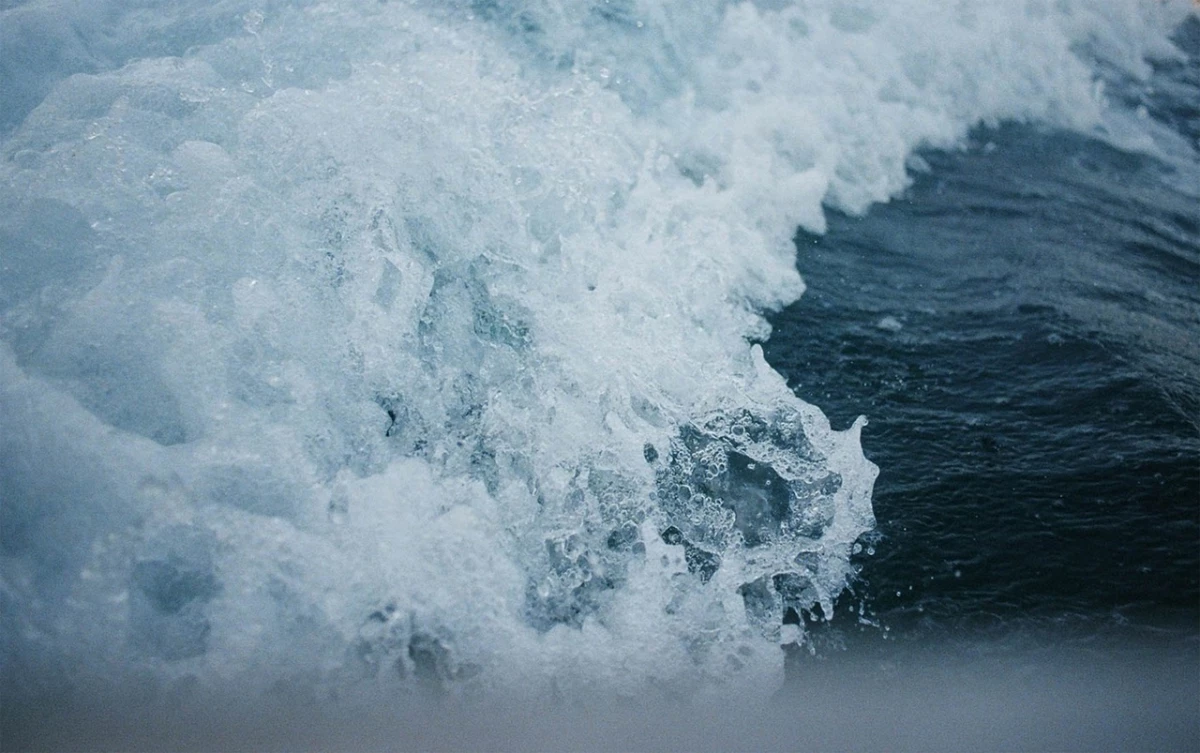 Почему не стоит купаться в море сразу после шторма: объясняет эксперт - tvspb.ru