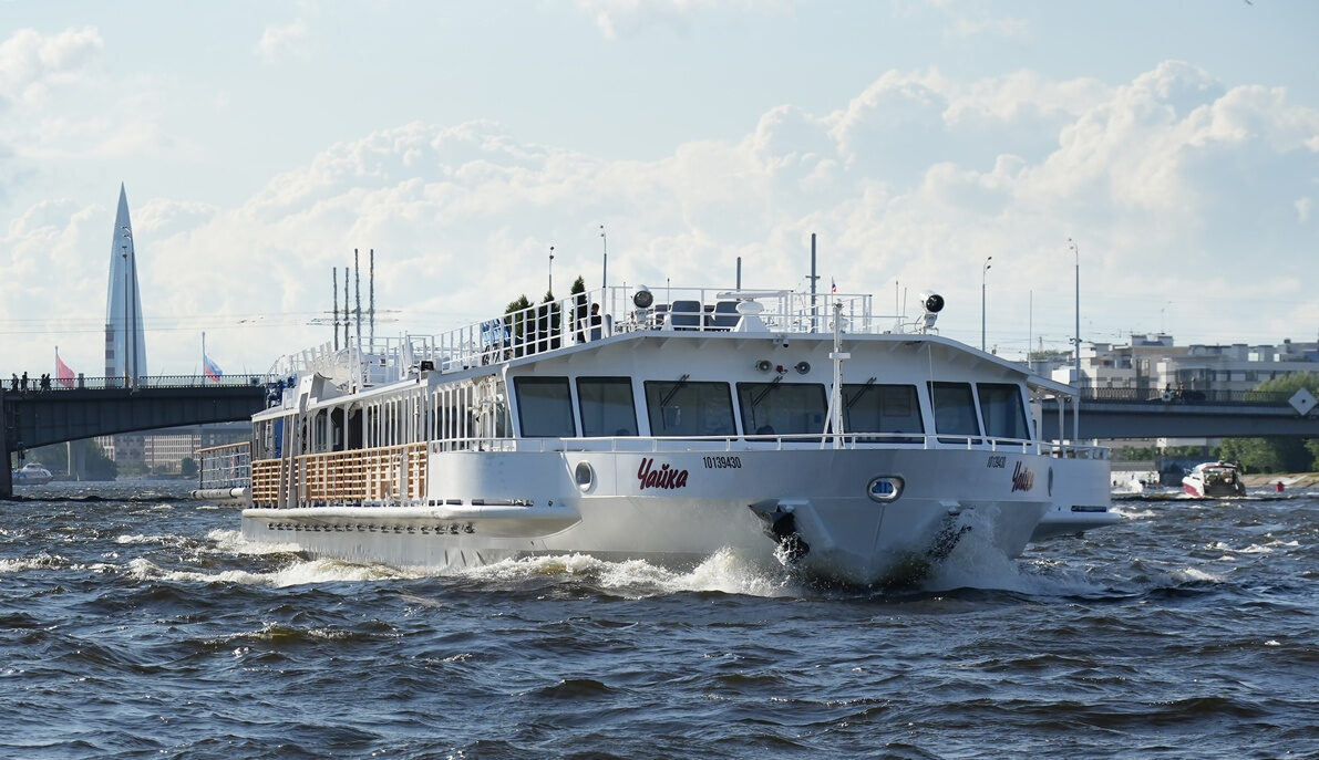 Первый теплоход на сжиженном природном газе начал ходить по Неве ...