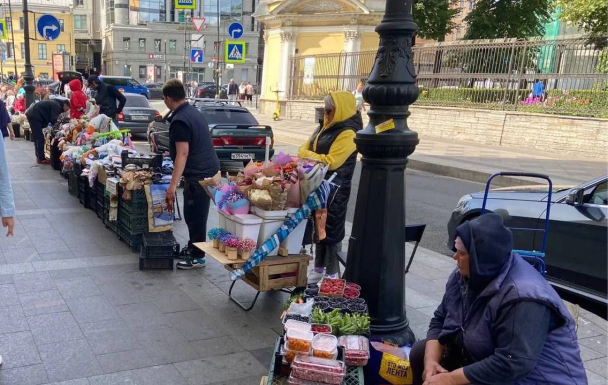 В центре Петербурга прикрыли еще 25 незаконных торговых точек - tvspb.ru