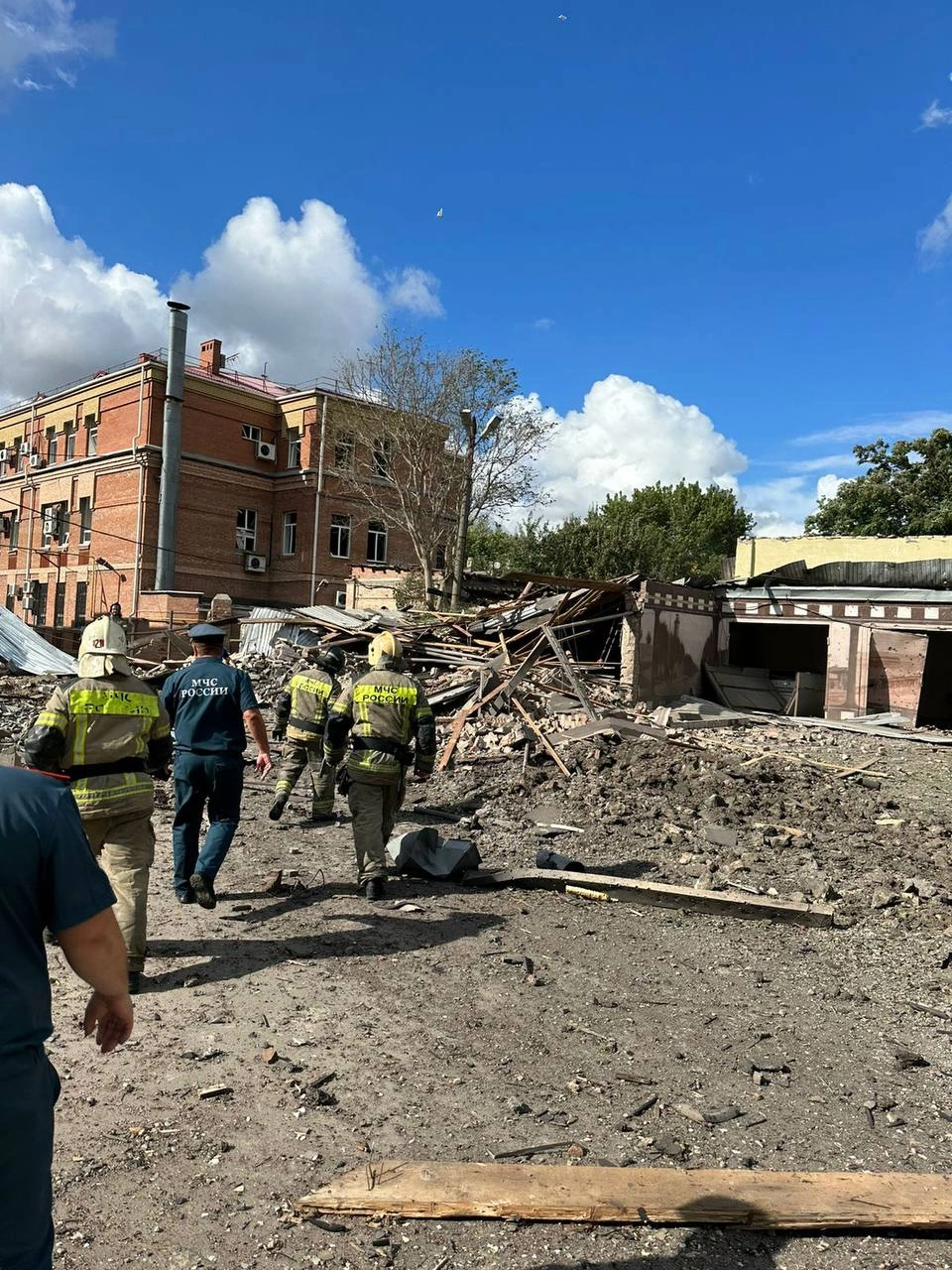 При взрыве ракеты в Таганроге пострадали 15 человек, 9 госпитализированы - tvspb.ru