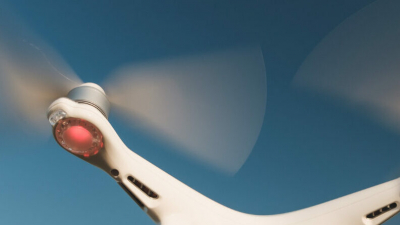В Китае создали сверхлёгкий дрон, который работает на солнечном свете