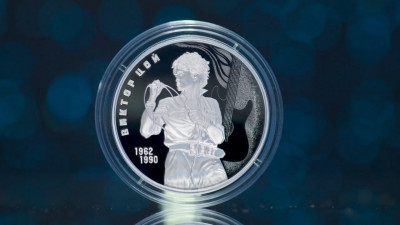 ЦБ выпустит памятную серебряную монету в честь Виктора Цоя