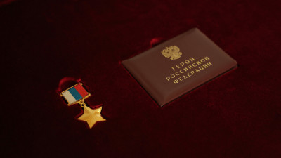 Александр Беглов вручил награды военнослужащих, погибших в зоне СВО, их родным