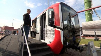 В Петербурге презентовали обновленный поезд метро «Балтиец»