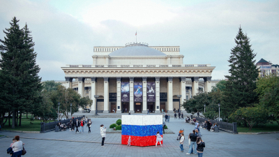 Интерактивные инсталляции от VK в честь Дня флага ждут жителей 10 городов