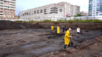 В Петербурге покажут витраж, найденный при раскопках Ниена