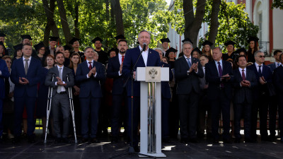 Александр Беглов торжественно поздравил студентов СПБГУ