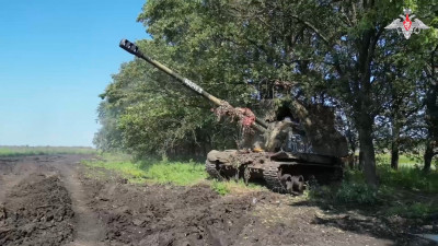 Минобороны показало кадры боевой работы расчетов САУ «Мста-С» ЗВО на спецоперации