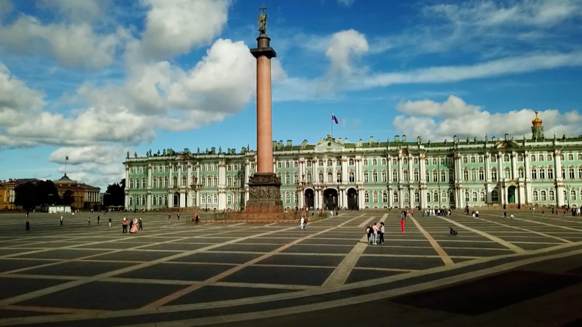 Учитель-турист дошел от Москвы до Петербурга пешком и поставил мировой рекорд - tvspb.ru