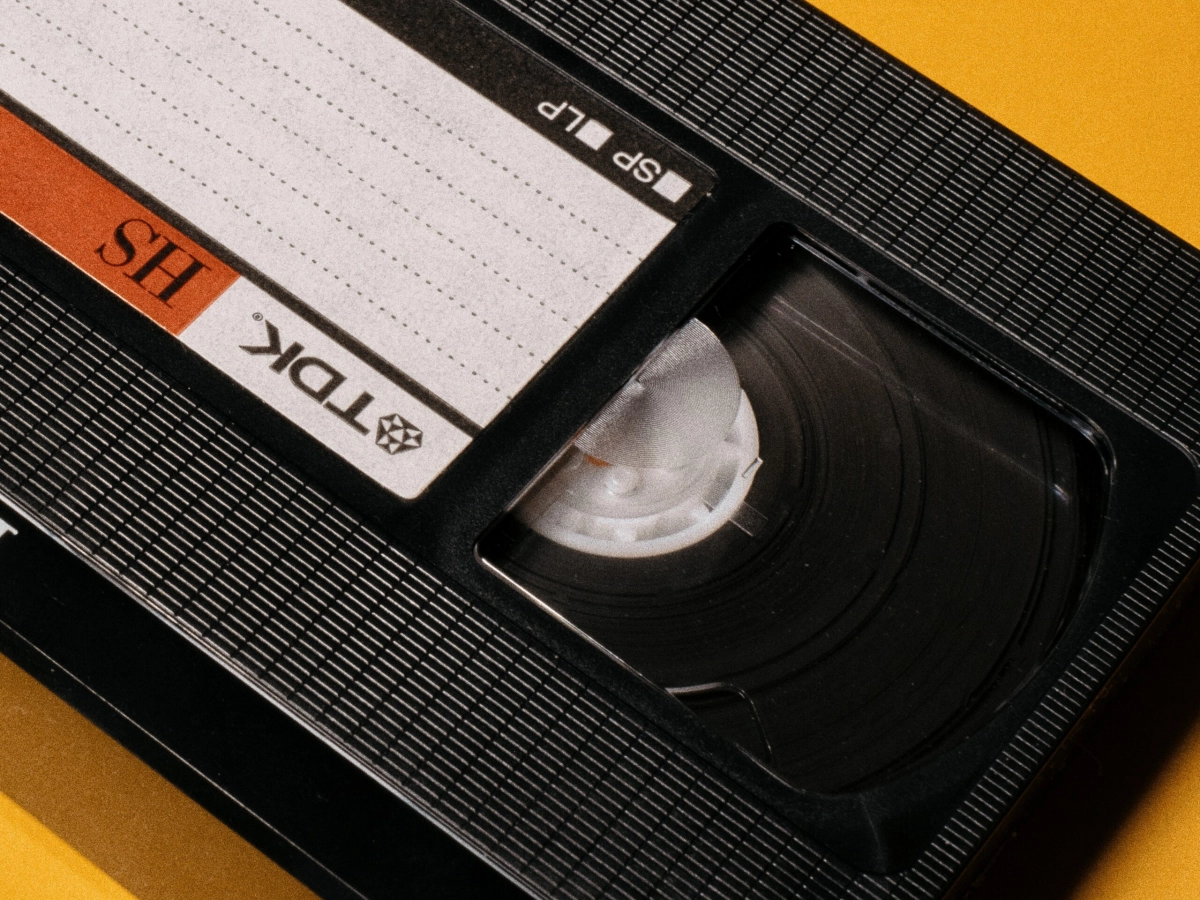 Видеокассету с культовым фильмом из 80-х продали почти за 954 тысячи рублей - tvspb.ru