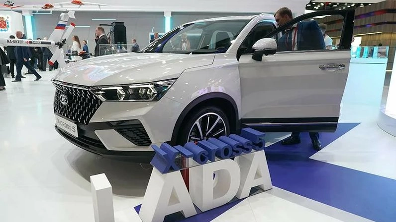 В АвтоВАЗе сообщили, когда стартуют продажи новой Lada X-Cross 5 - tvspb.ru