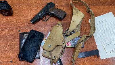 Пассажир иномарки разгонял тучи пистолетом на Лиговском проспекте