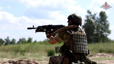 Минобороны: добровольцы проходят боевое слаживание на полигонах в тыловом районе СВО