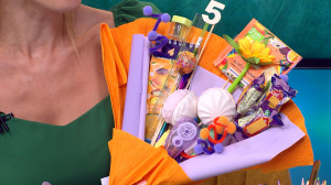 Эстетично и практично: букет из канцелярских принадлежностей в подарок учителю