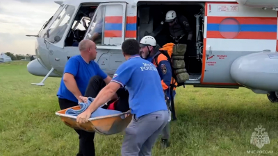 Сотрудники МЧС эвакуировали иностранного туриста с горы Казбек