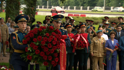 Петербургские бойцы и ветераны «крылатой пехоты» отметили 93-ю годовщину Воздушно-десантных войск