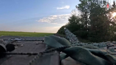 Российские танкисты нанесли огневой удар по замаскированным укреплениям ВСУ