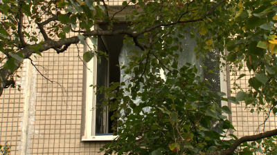 Житель Купчино рассказал, почему его жена выпала с третьего этажа