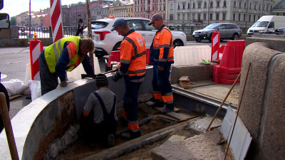 Пандусы для маломобильных горожан начали обустраивать на Семёновском мосту