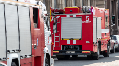 Из-за пожара на улице Добровольцев эвакуировали 10 человек, еще одного госпитализировали