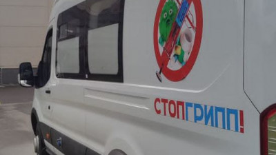 В Петербурге у станций метро открылись мобильные пункты вакцинации от гриппа
