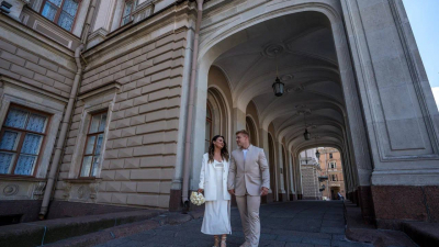 Больше 80 свадебных фотосессий провели у Мариинского дворца с начала года