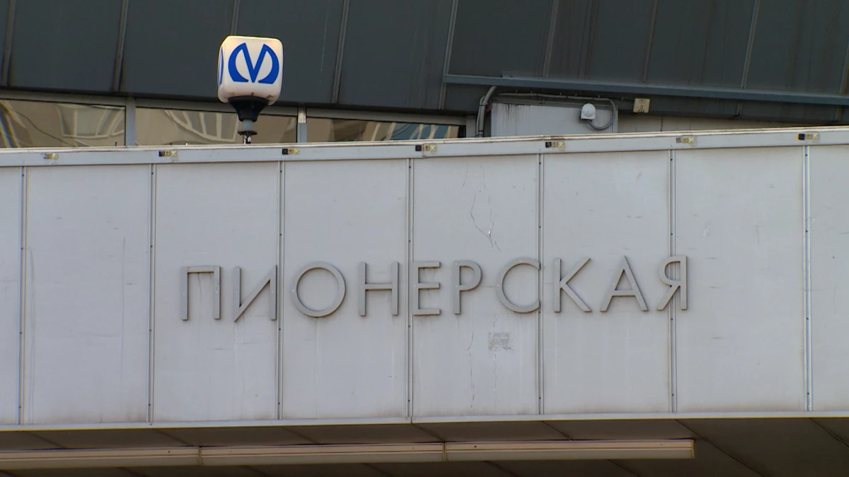 «Пионерскую» закрыли на вход из-за остановки эскалатора - tvspb.ru