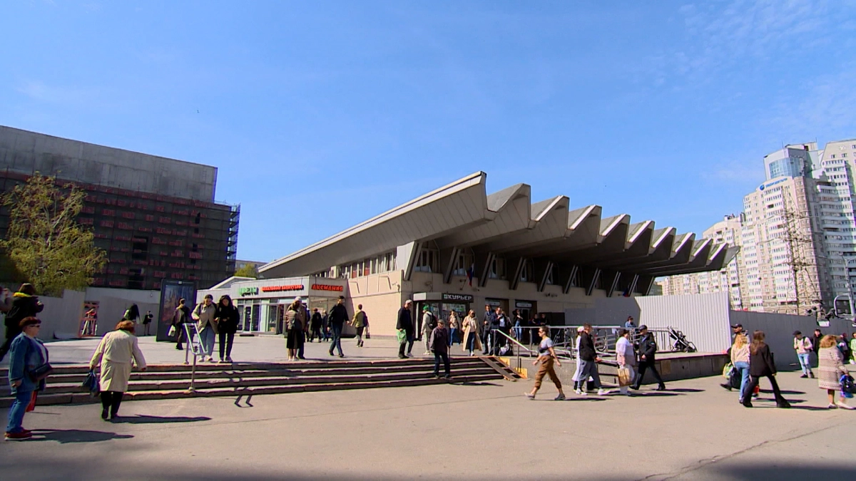 Метро пионерская открыли