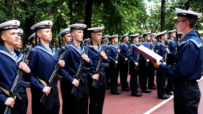 Более 700 курсантов ВМА приняли военную присягу