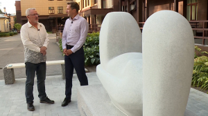 Талисман для будущих мам. В Петербурге появилась новая скульптурная композиция «Ожидание новой жизни»