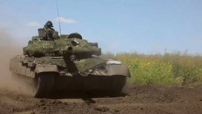 Механик-водитель танка Т-80БВМ рассказал о своей боевой машине