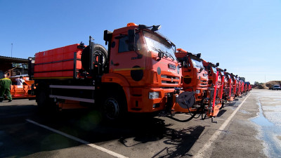 Десять новых уборочных машин вышли на улицы Центрального и Курортного районов