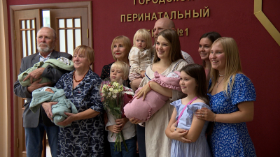 В петербургской семье, которая воспитывает тройню, родилась еще одна тройня