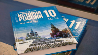 Политолог Дмитрий Солонников рассказал, зачем российским школьникам новые учебники истории