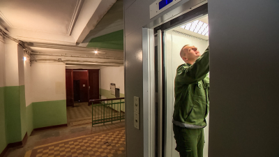 В Петербурге до 2025 года планируют заменить 7 тысяч лифтов