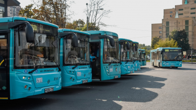 С 1 мая автобусы и троллейбусы в центре Петербурга сменят остановки