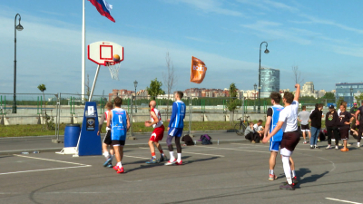 Соревнования «Оранжевый мяч» собрали в Петербурге 220 команд со всей России