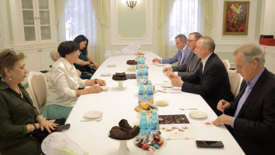 Александр Беглов встретился с живущими в Ашхабаде блокадниками