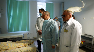 Александр Беглов посетил в больнице имени Раухфуса девочек, пострадавших в ДТП на «Скандинавии»