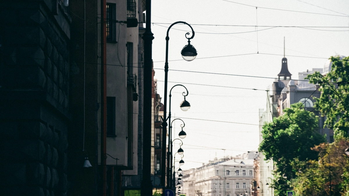 6 тысяч петербургских фонарей очистят от рекламы и граффити на месячнике благоустройства - tvspb.ru