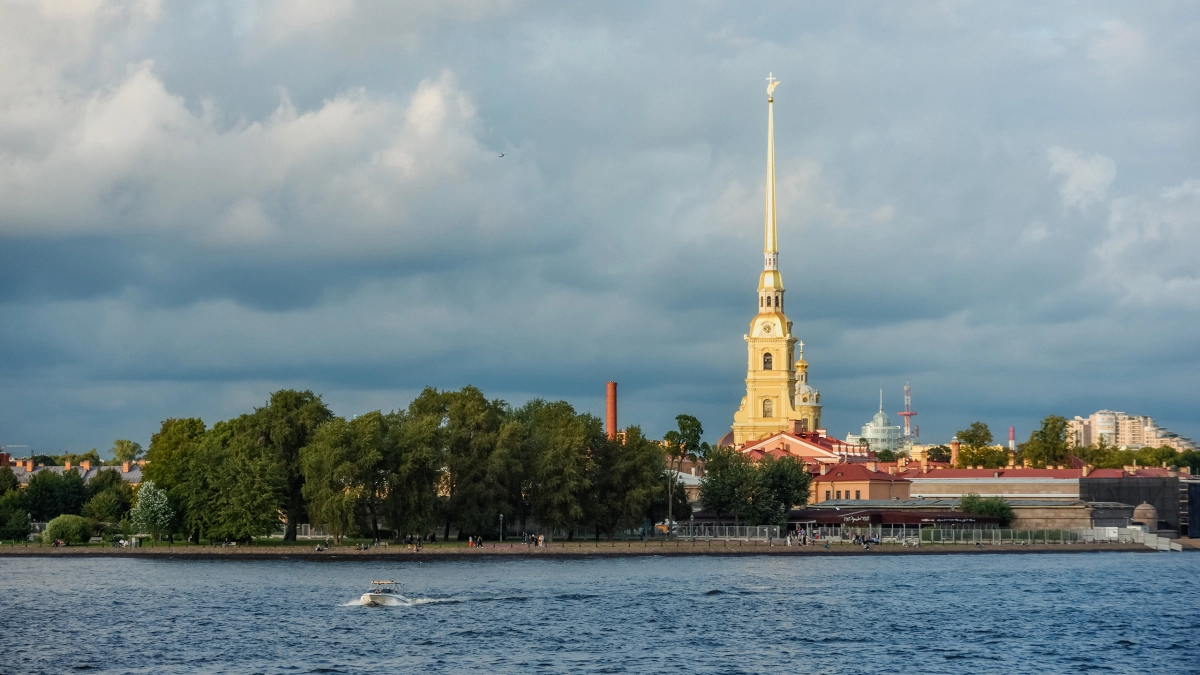 Санкт-Петербург стал самым желанным местом для отдыха на новогодние каникулы - tvspb.ru