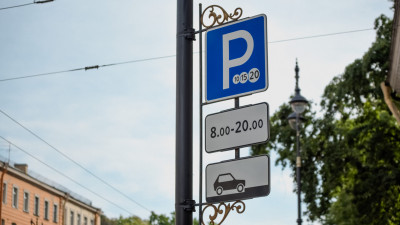 Петербуржцев предупредили о временных сбоях при оплате стоянки в зоне платной парковки