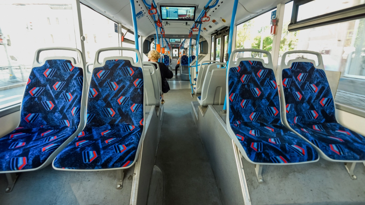 Ребенок получил травмы после падения в автобусе на проспекте Энгельса - tvspb.ru