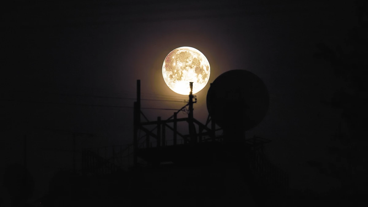 4 декабря последнее полнолуние 2025 года: Луна достигает максимального размера и будет «Холодной» - tvspb.ru